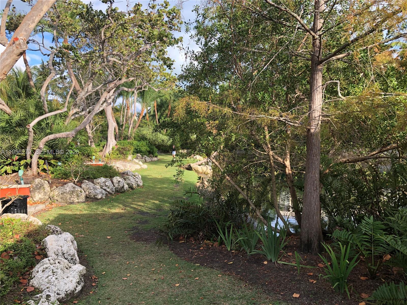 255 Sunrise Dr # 305