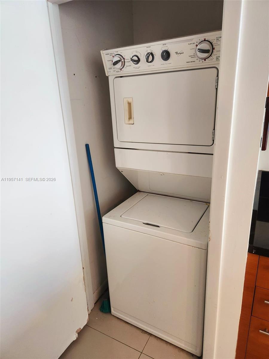 244 Biscayne Blvd # 2809