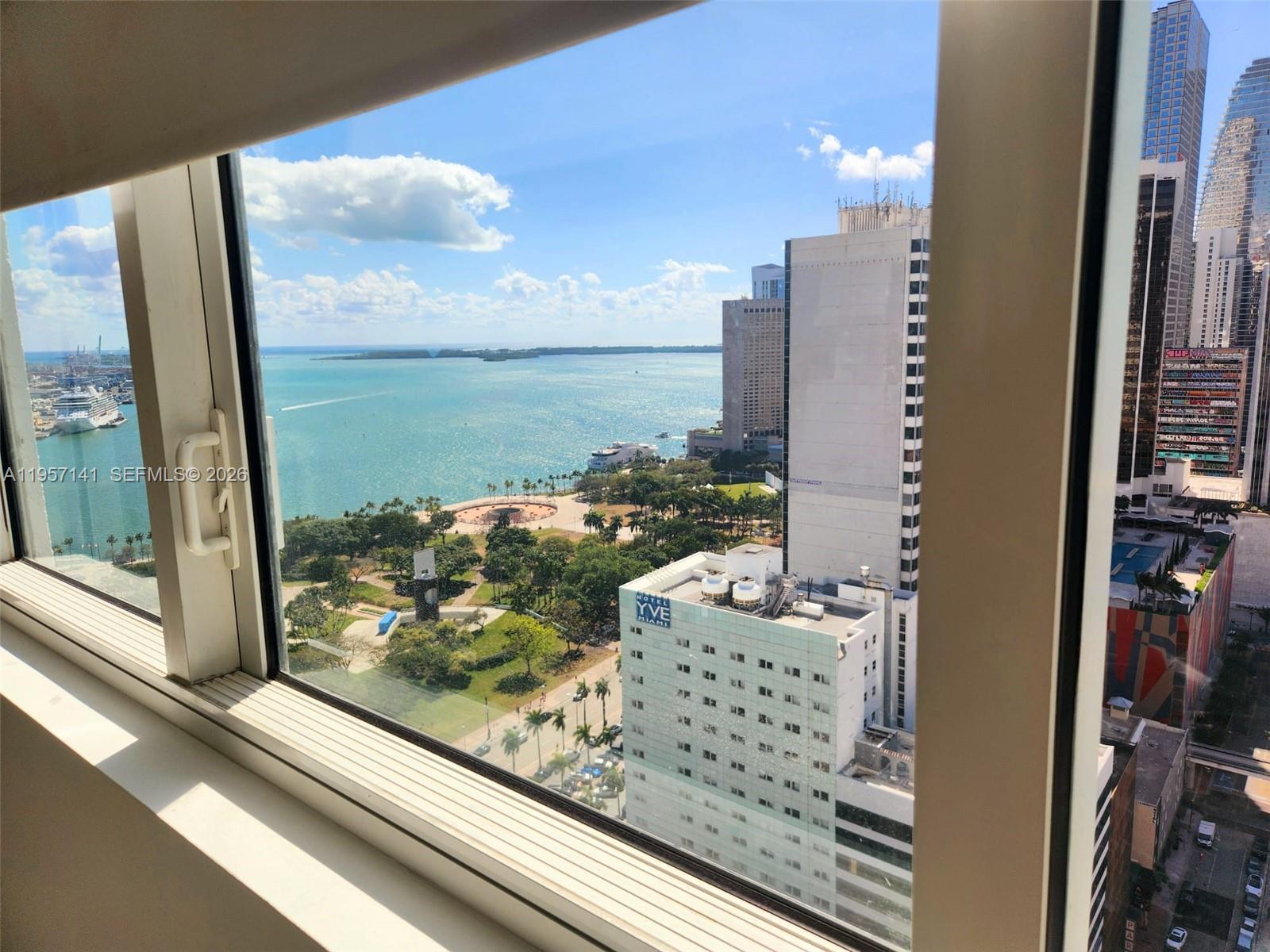 244 Biscayne Blvd # 2809
