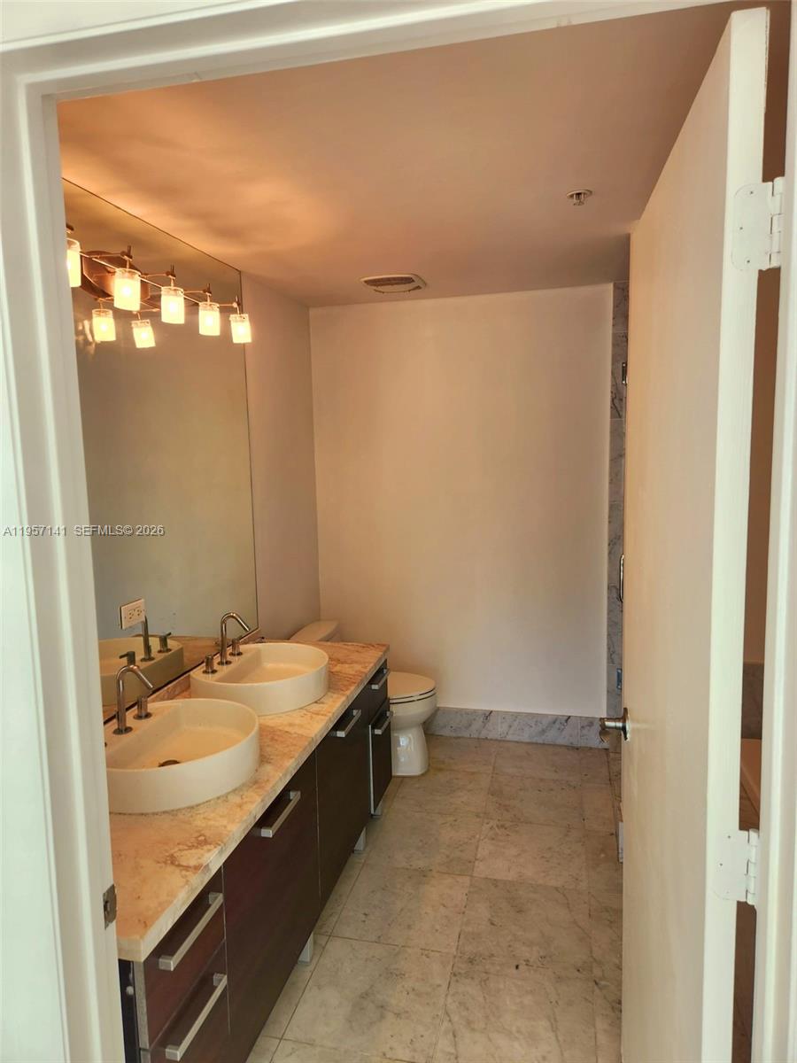 244 Biscayne Blvd # 2809