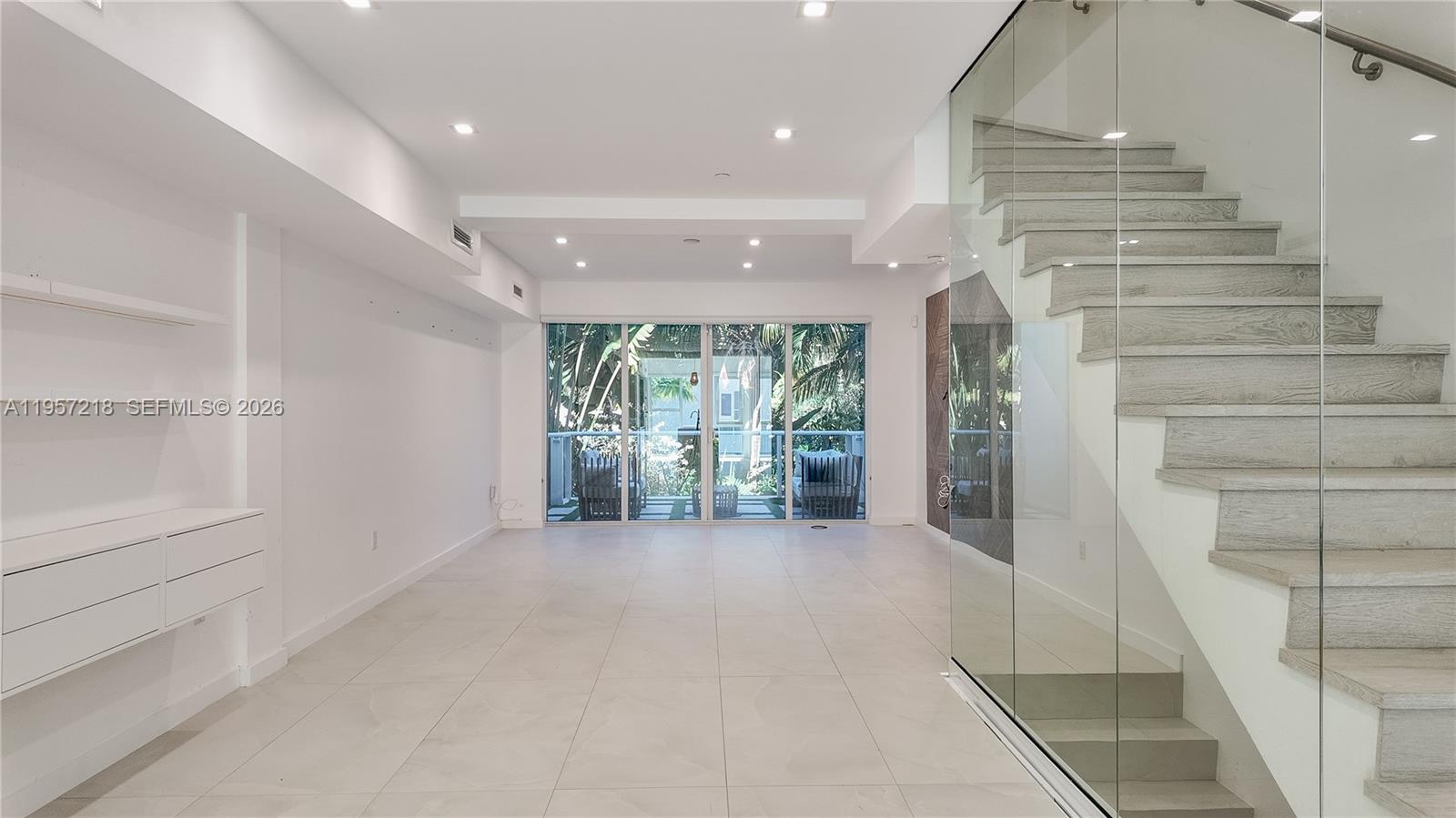 455 NE 39th St # 304