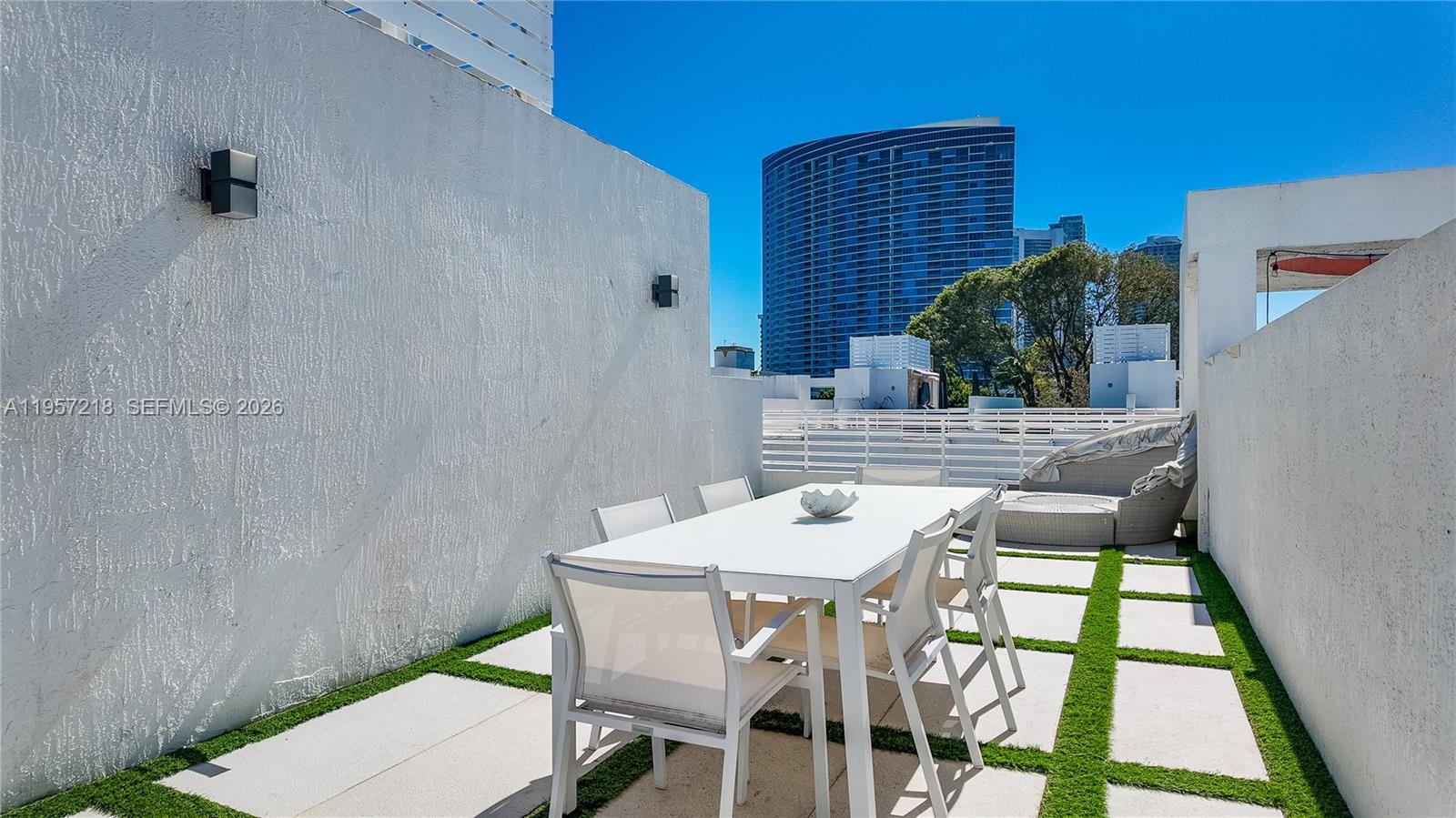 455 NE 39th St # 304