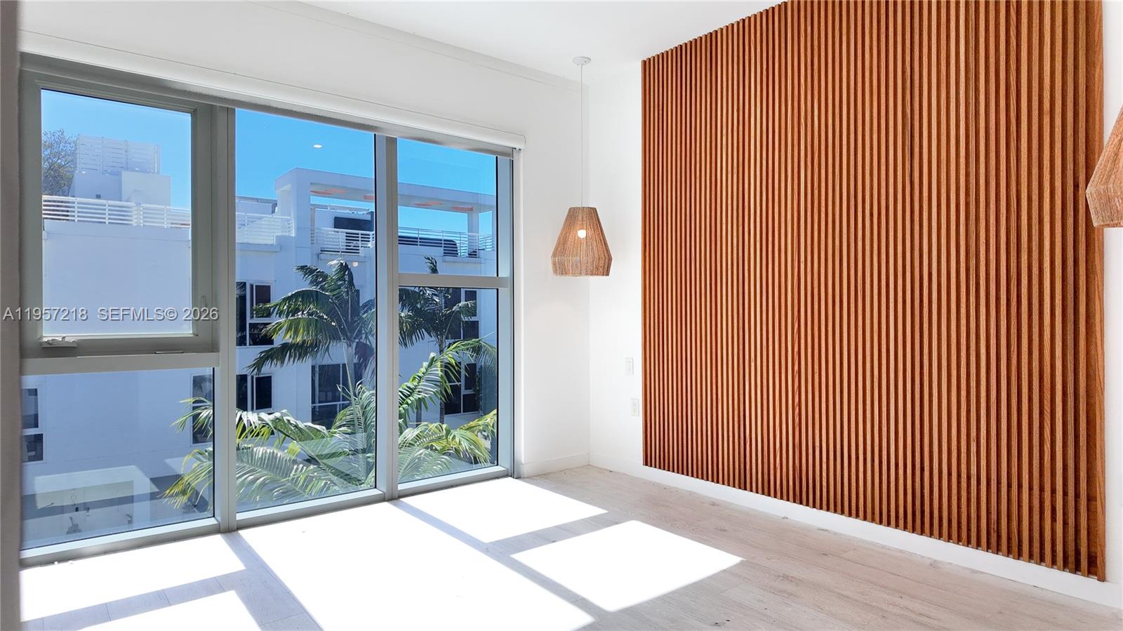 455 NE 39th St # 304