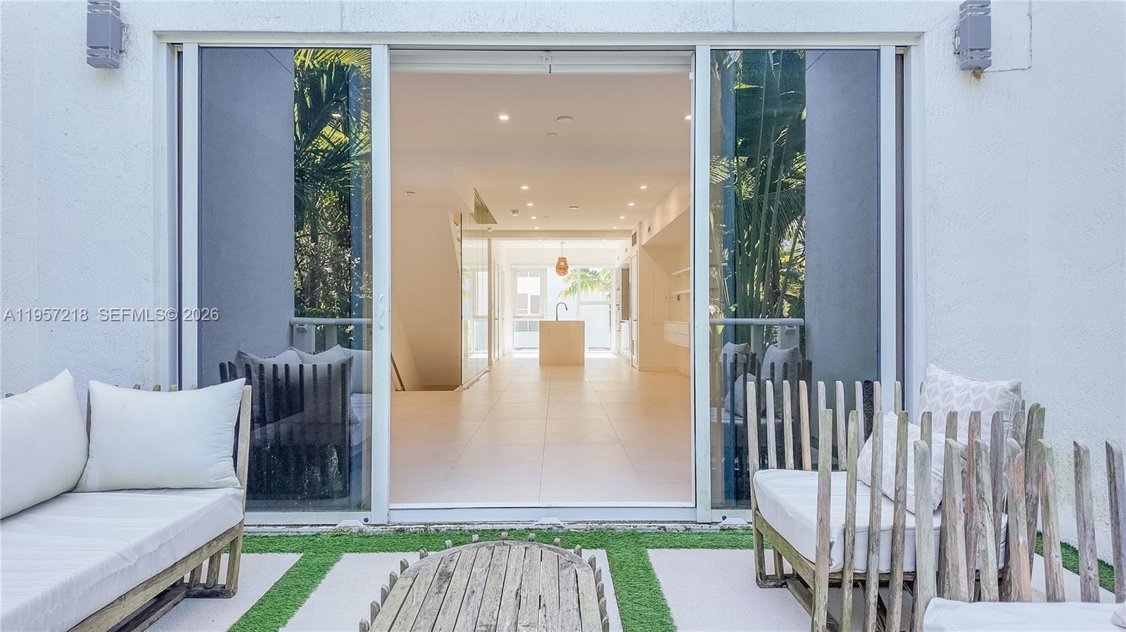 455 NE 39th St # 304