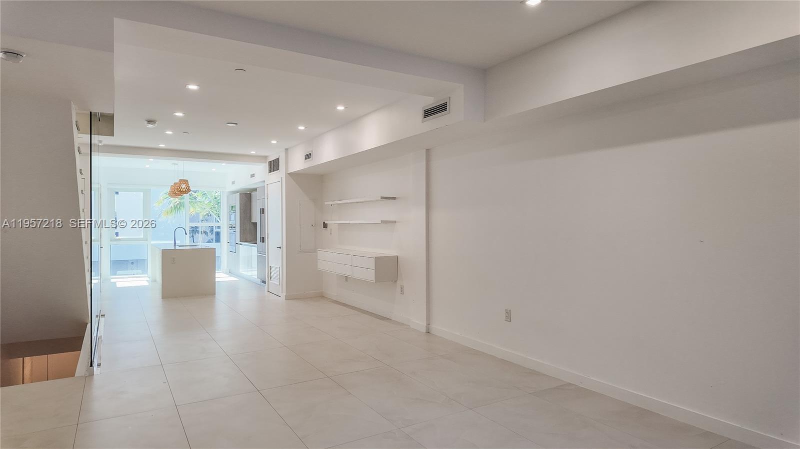 455 NE 39th St # 304