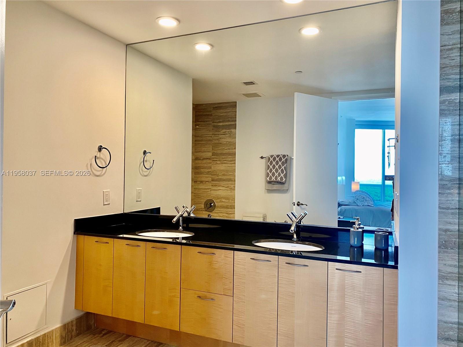 15811 Collins Ave # 1605