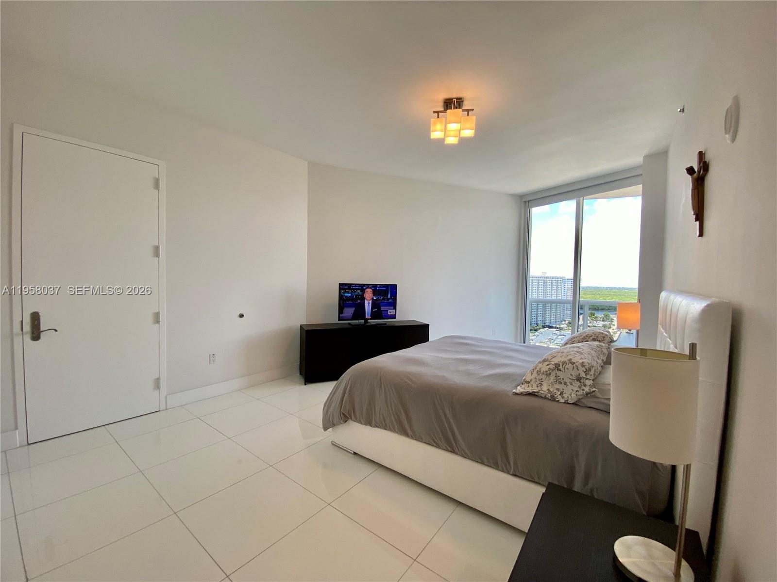 15811 Collins Ave # 1605