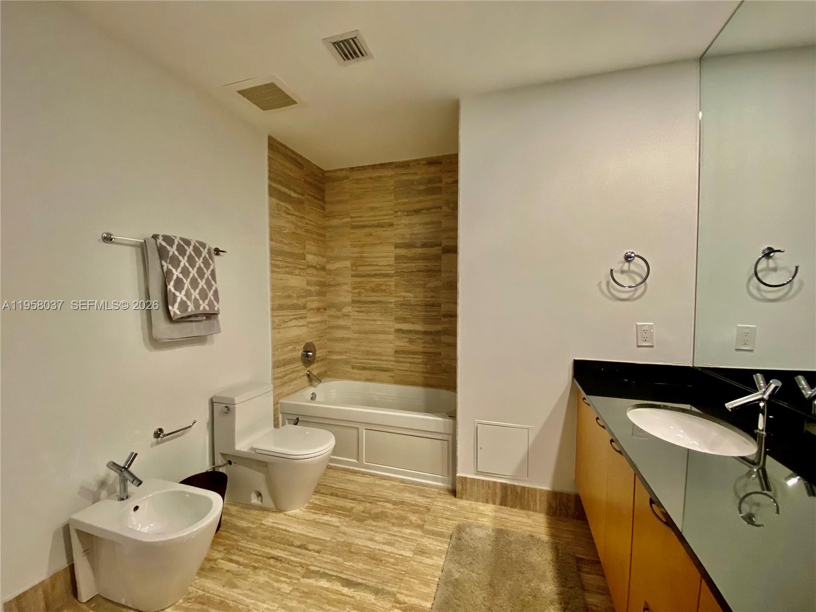 15811 Collins Ave # 1605