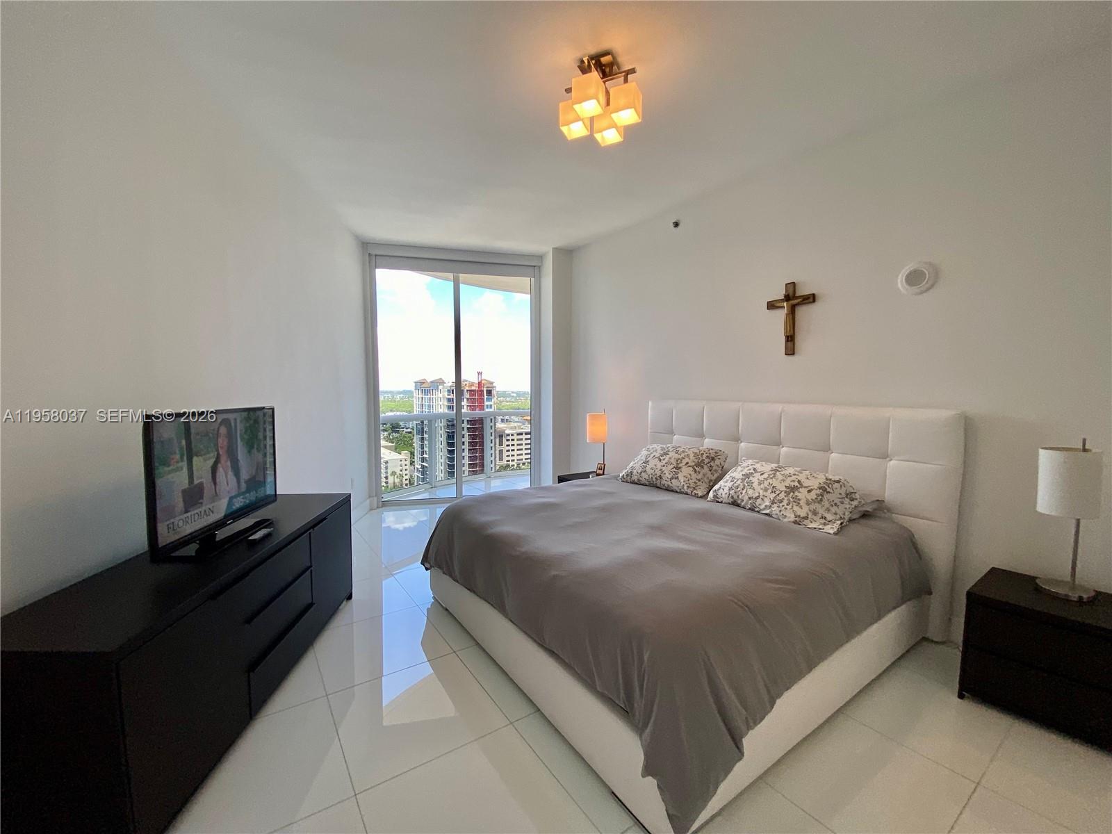 15811 Collins Ave # 1605