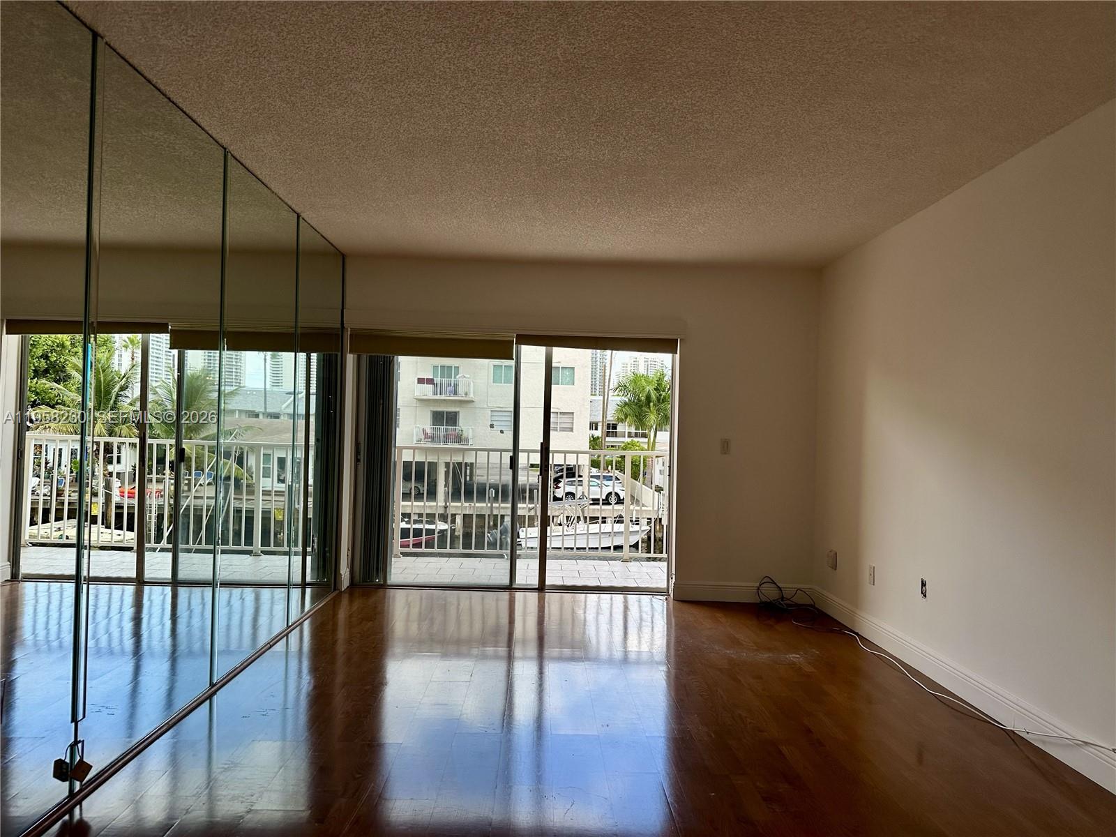 3545 NE 167th St # 204