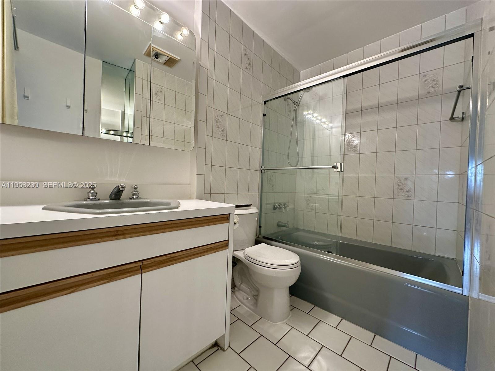 3545 NE 167th St # 204