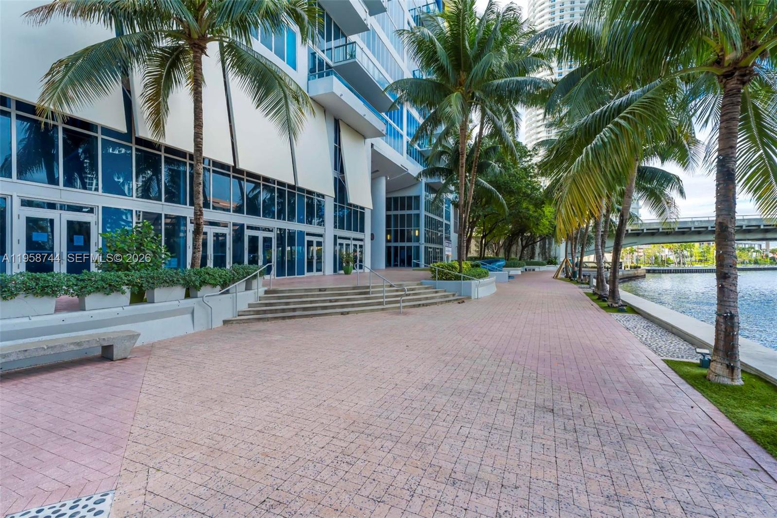 185 SW 7th St # 3508
