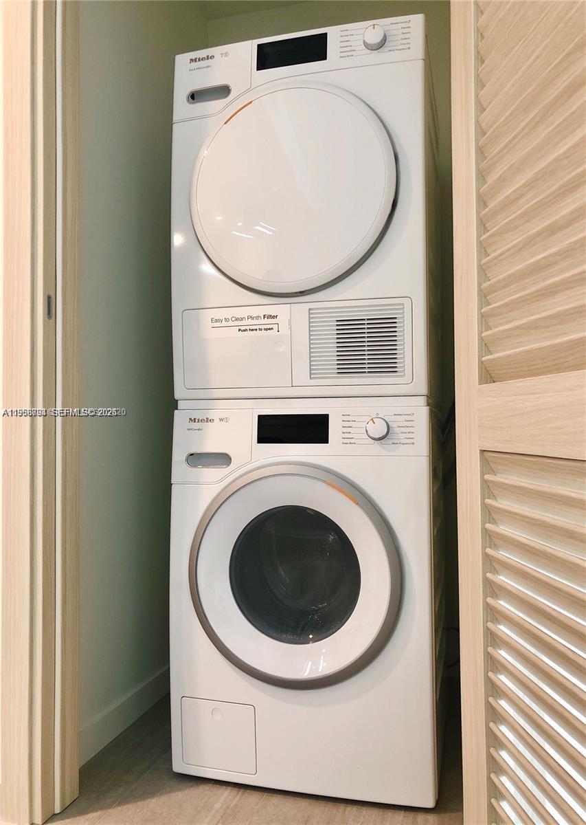 1000 Brickell Plaza # 2414