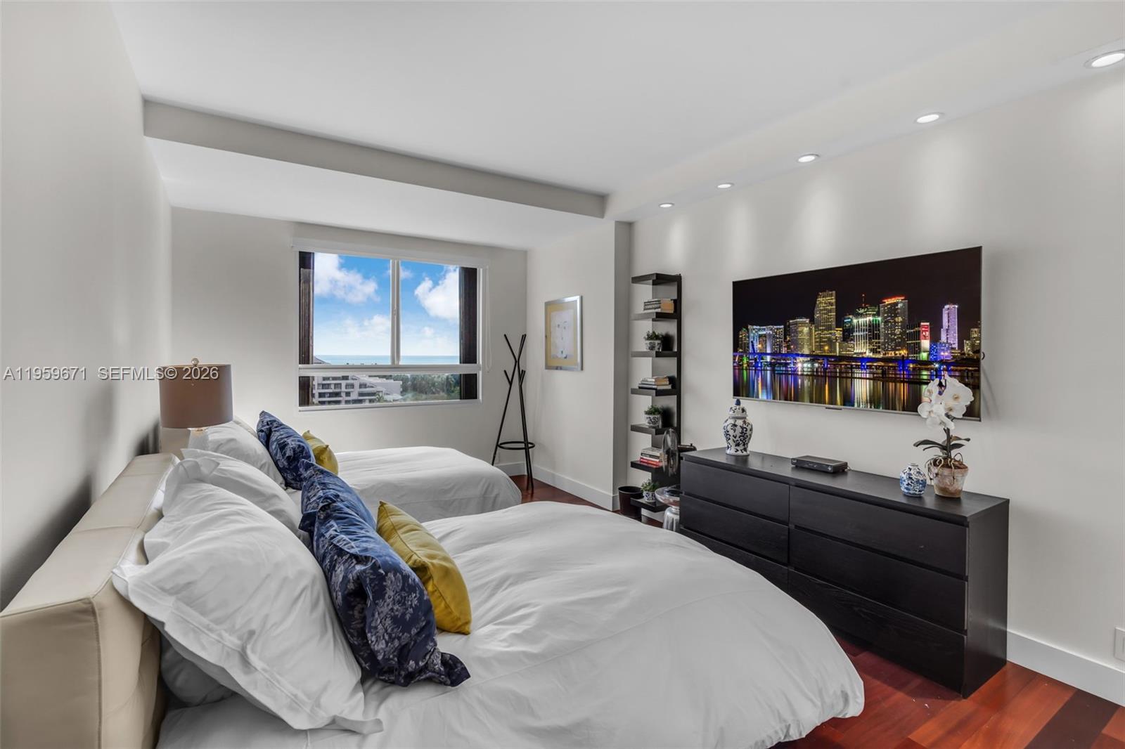 151 Crandon Blvd # 802