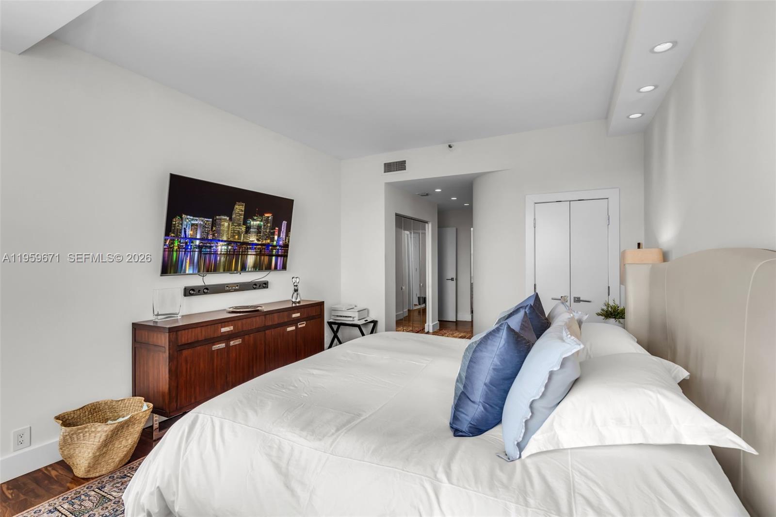 151 Crandon Blvd # 802