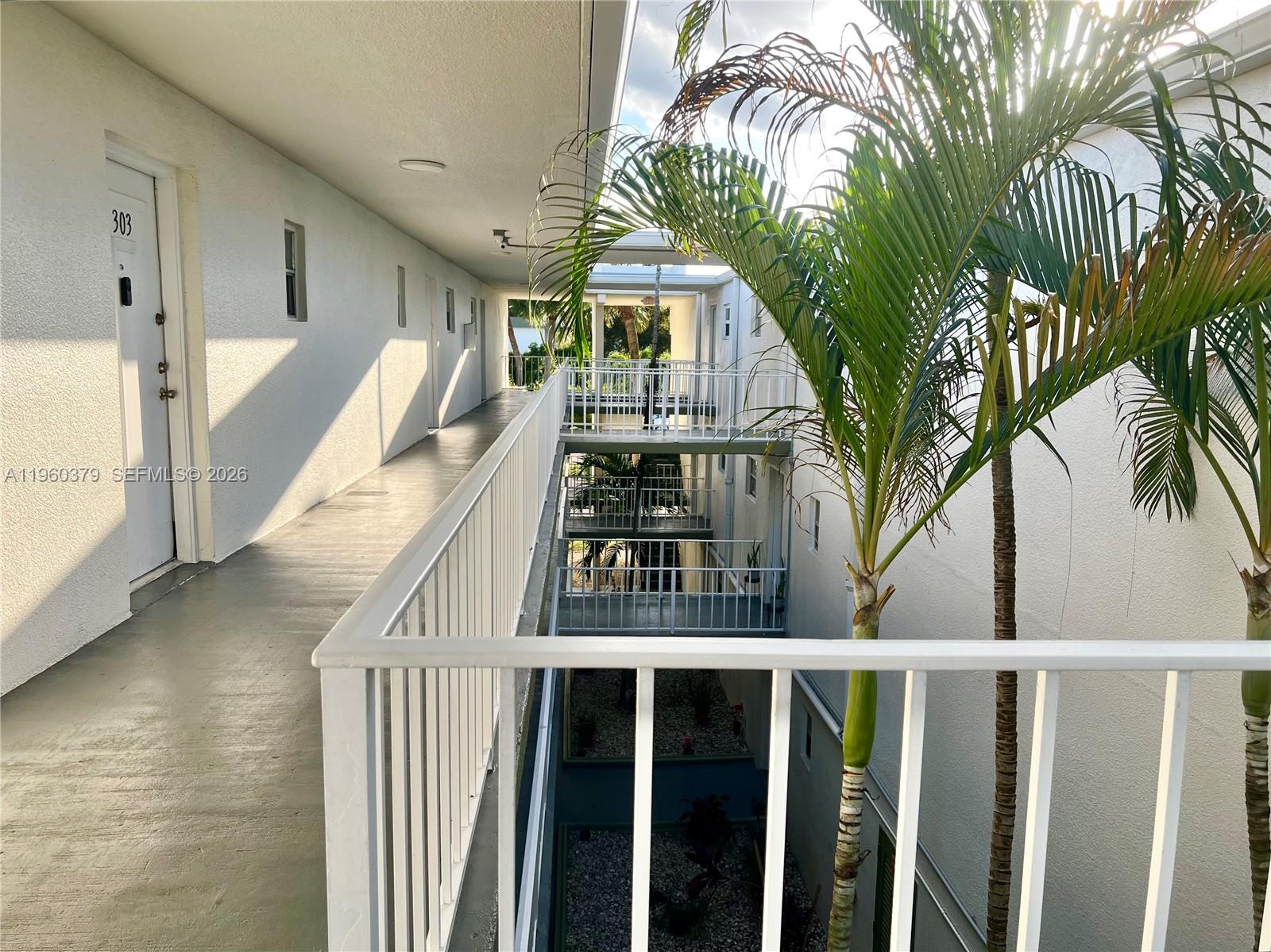 4255 N University Dr # 304