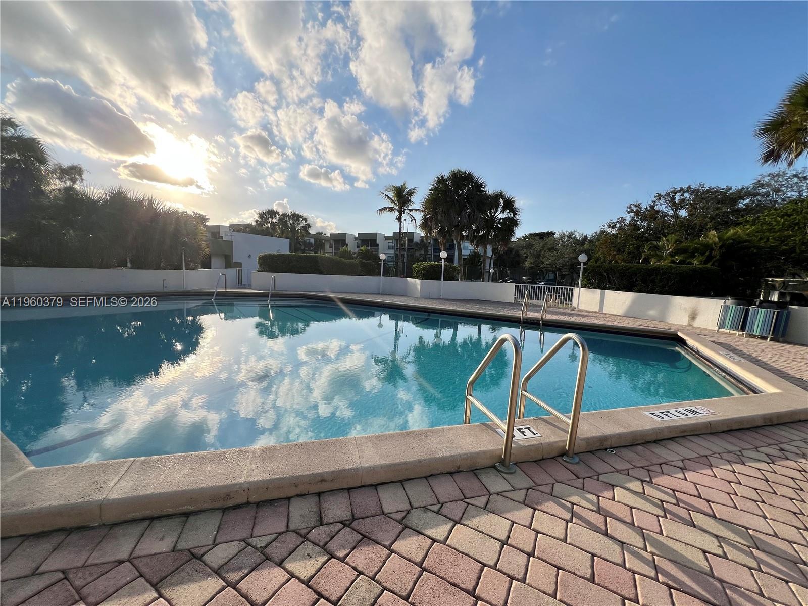 4255 N University Dr # 304