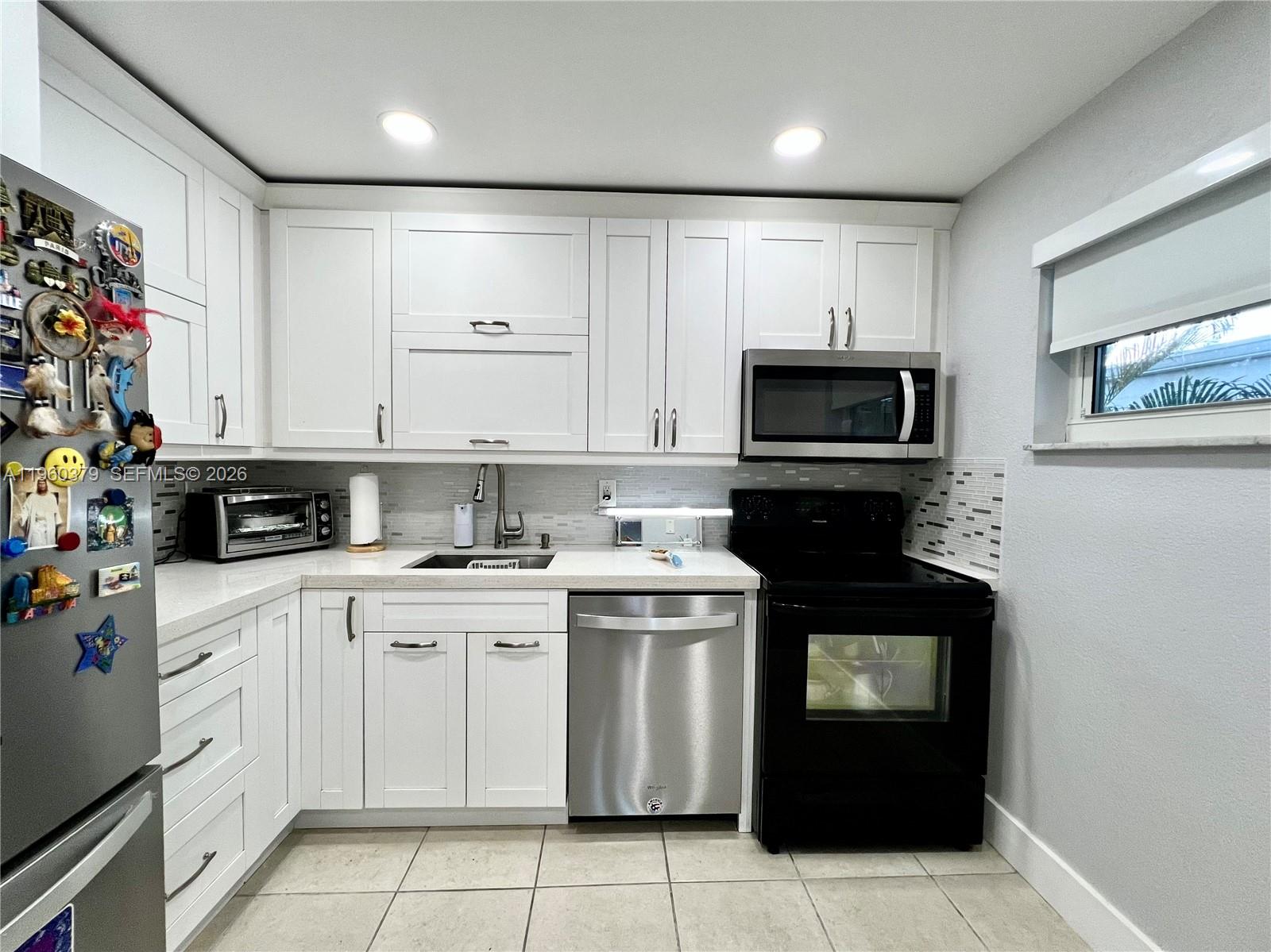 4255 N University Dr # 304