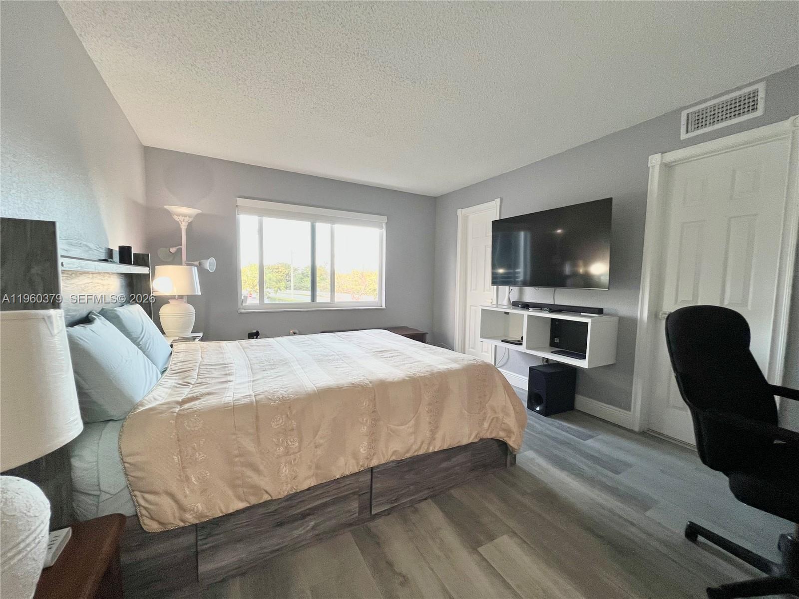 4255 N University Dr # 304