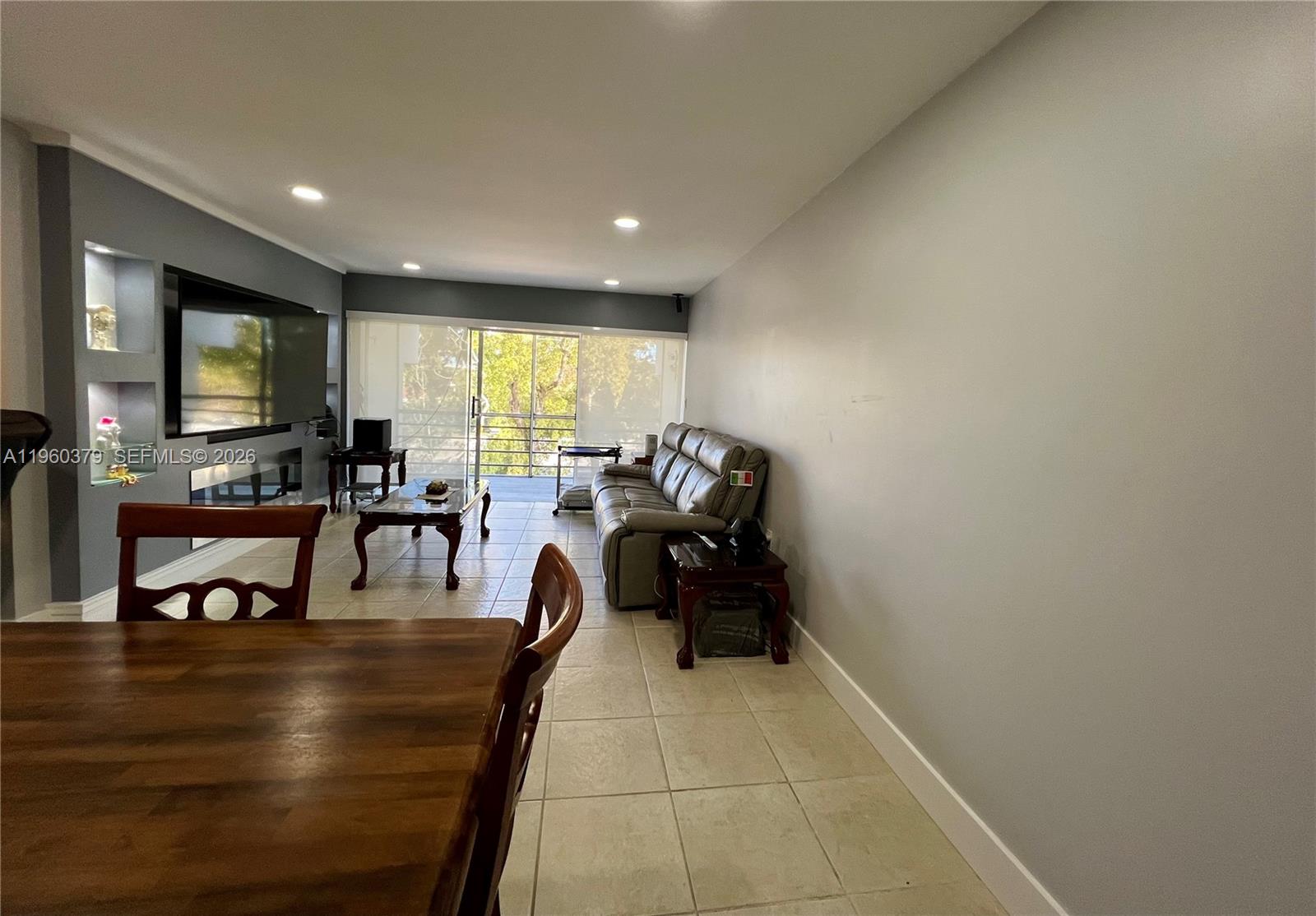 4255 N University Dr # 304