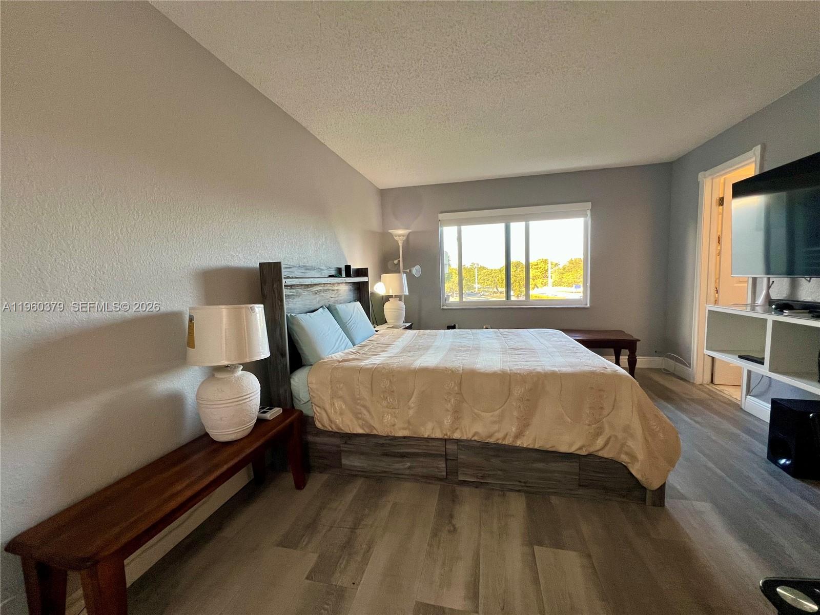 4255 N University Dr # 304