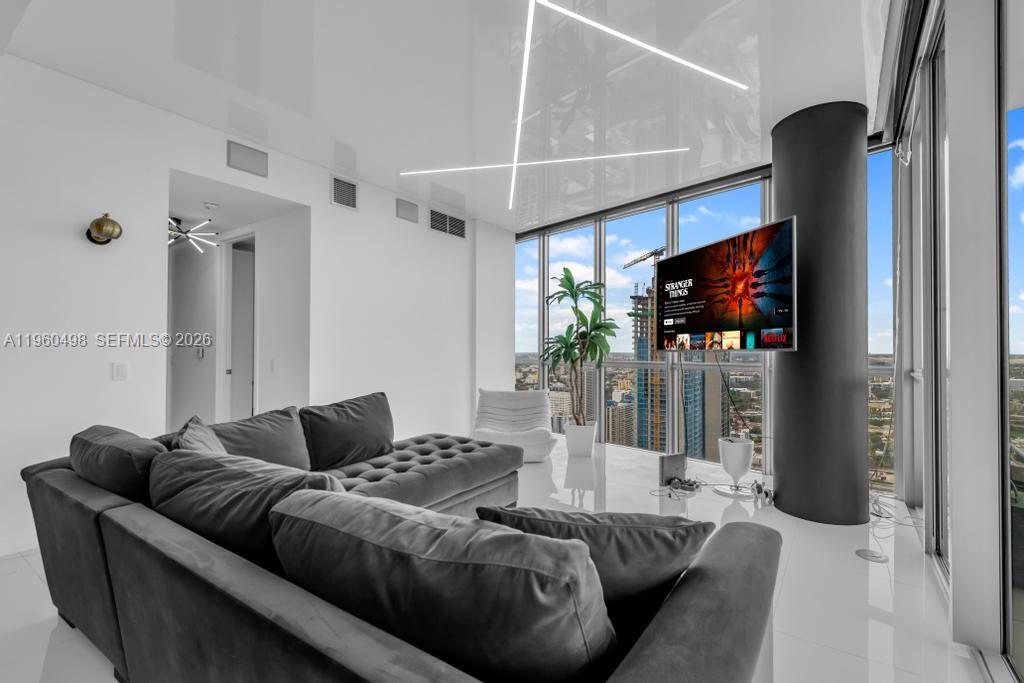 1100 Biscayne Blvd # 4907