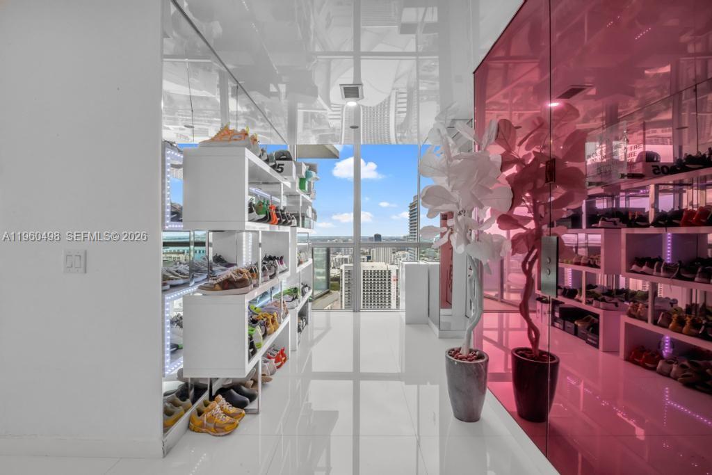 1100 Biscayne Blvd # 4907