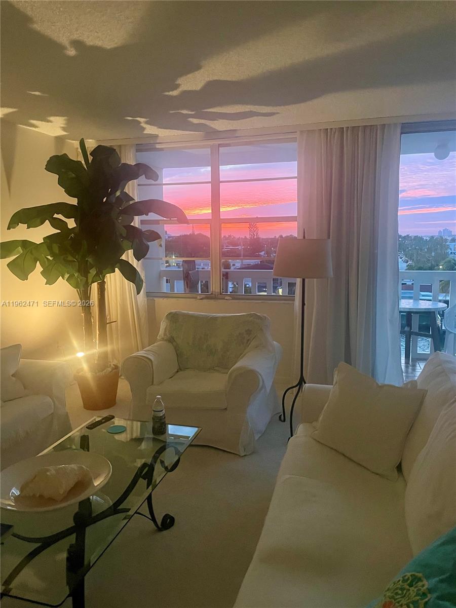8530 Byron Ave # 505