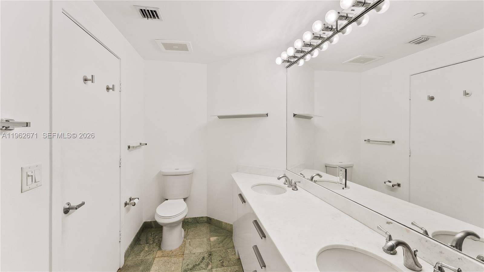 1050 Brickell Ave # 2620