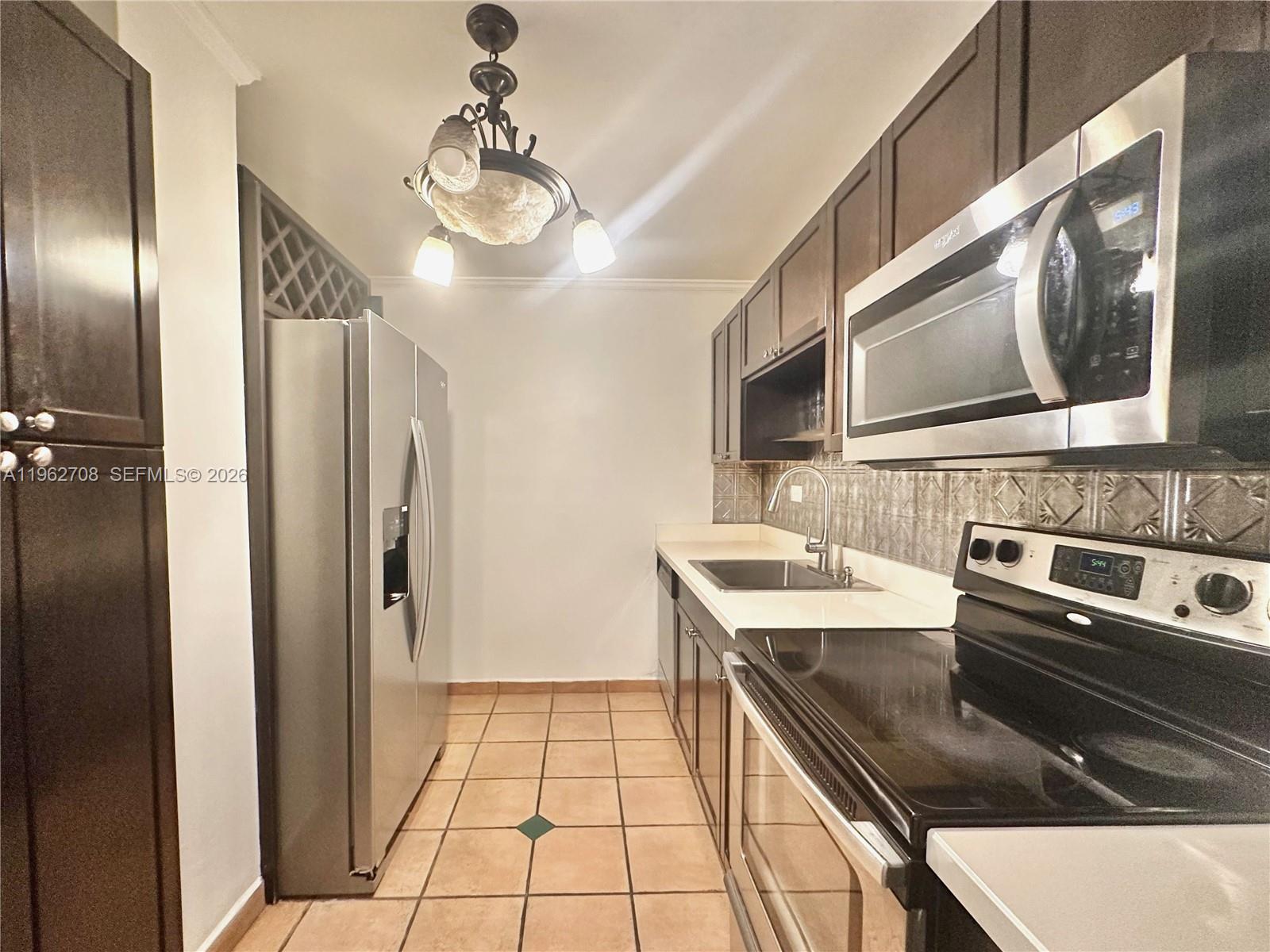 7135 COLLINS AVE # 811