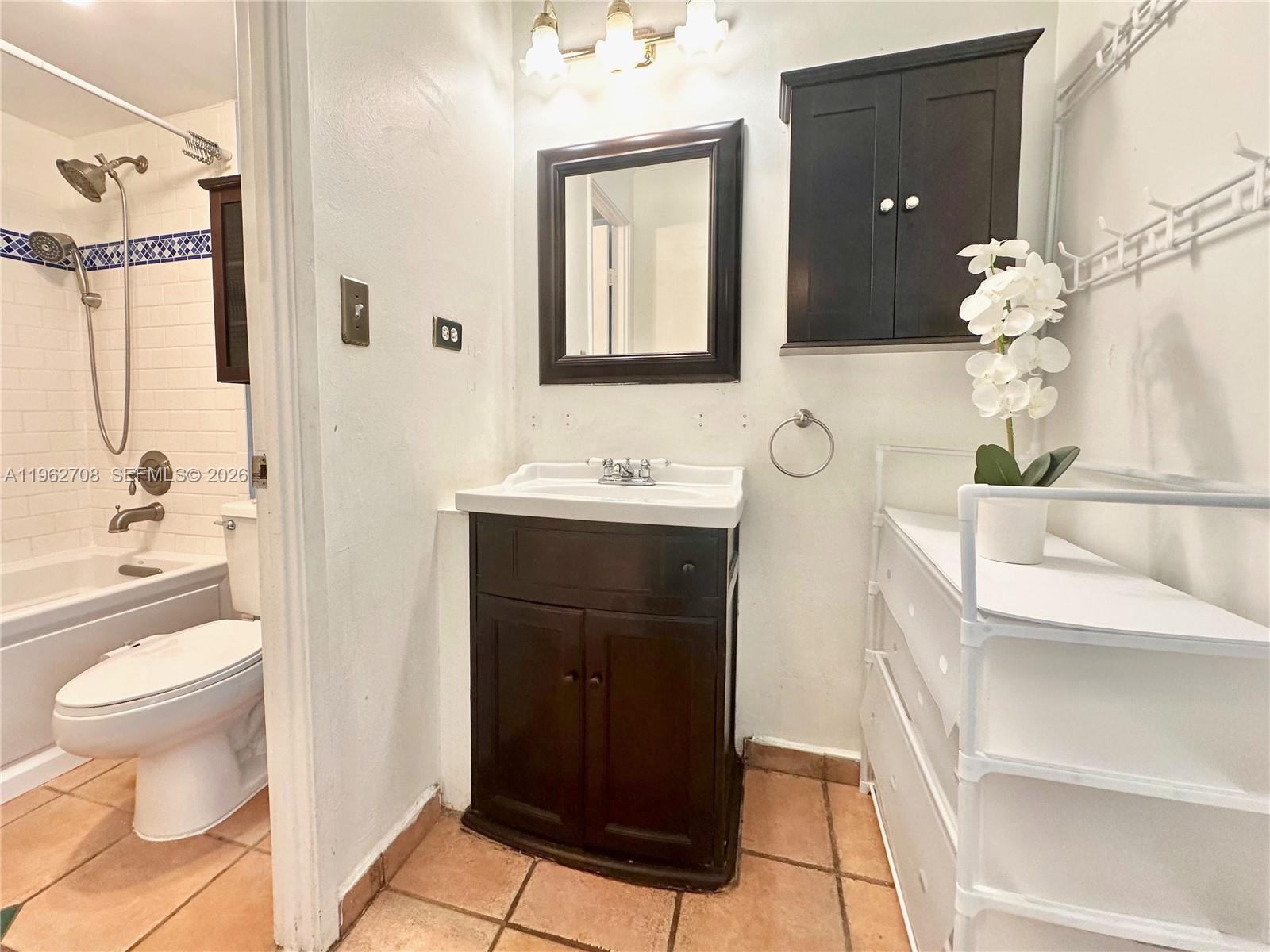 7135 COLLINS AVE # 811