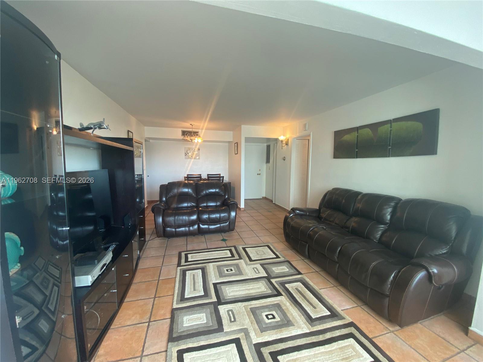 7135 COLLINS AVE # 811