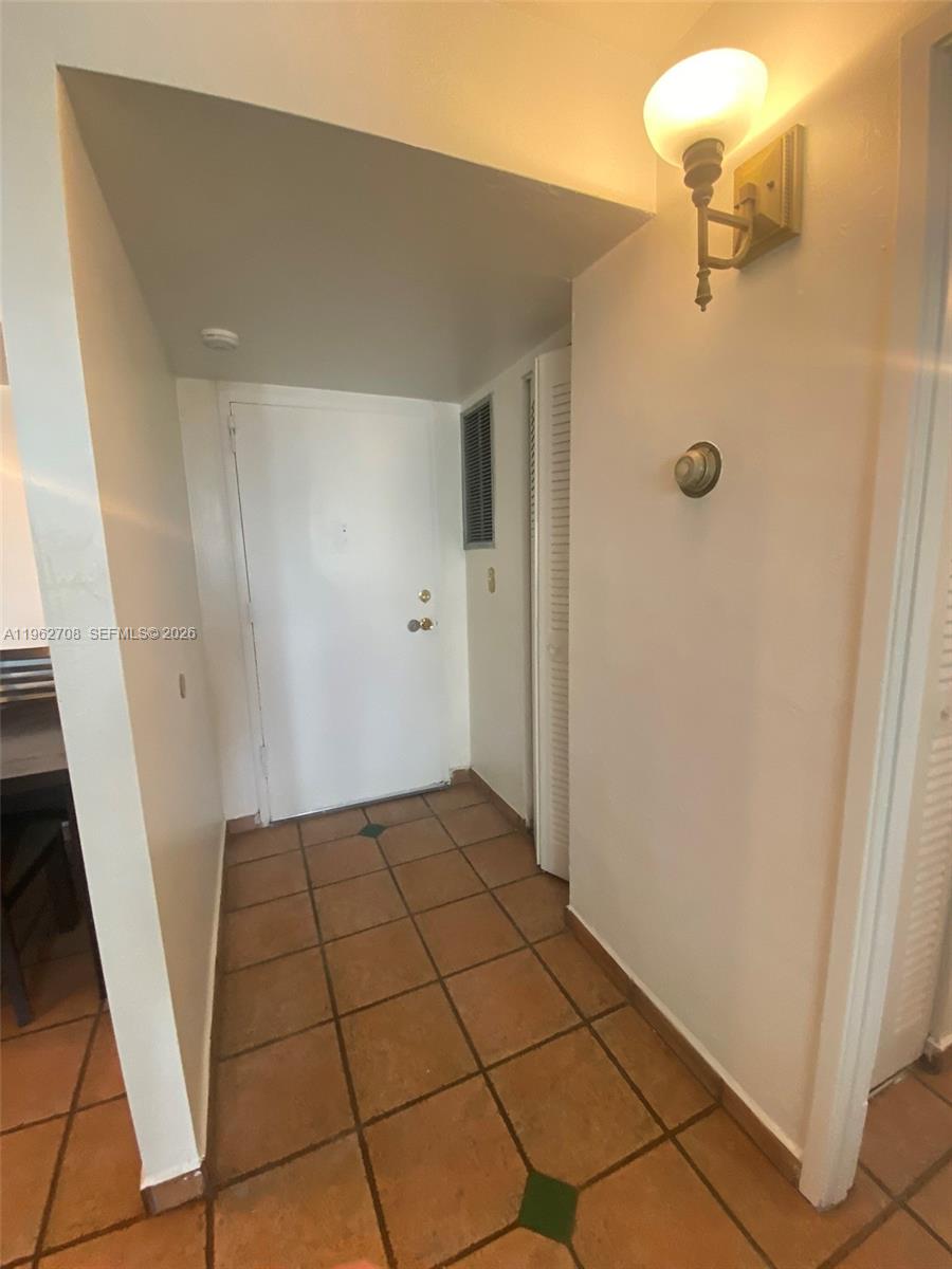 7135 COLLINS AVE # 811