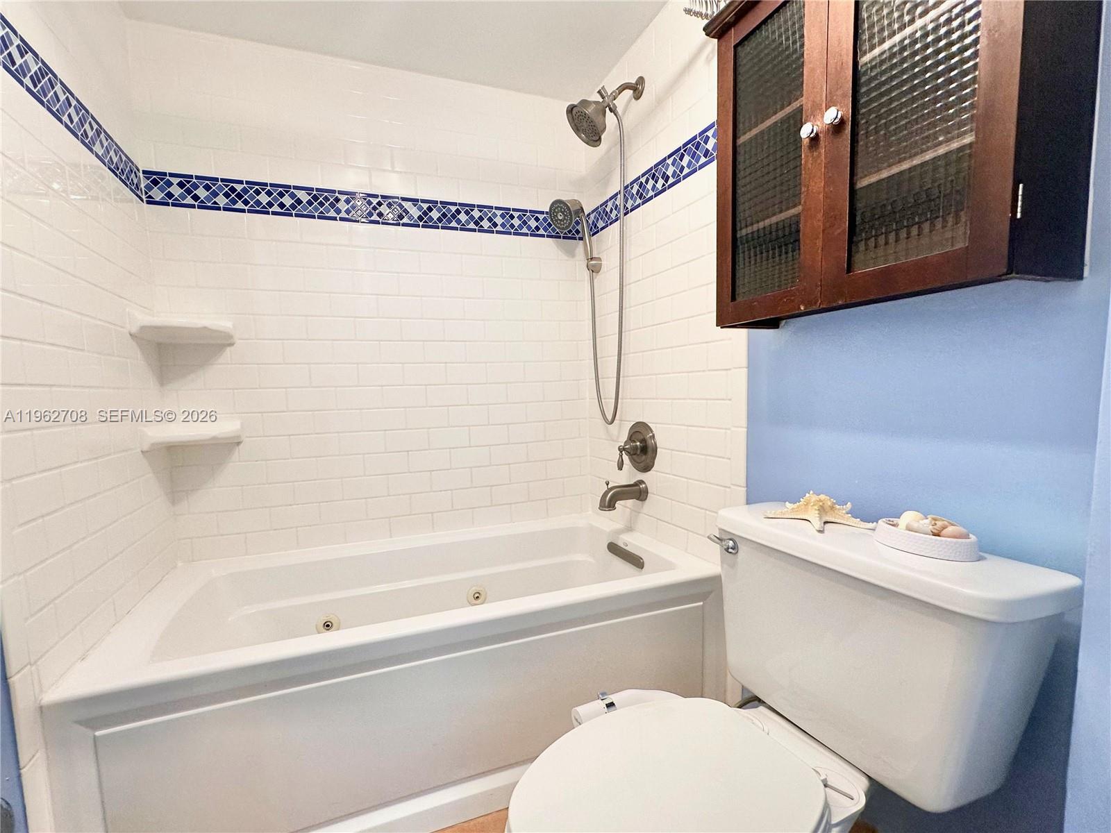 7135 COLLINS AVE # 811