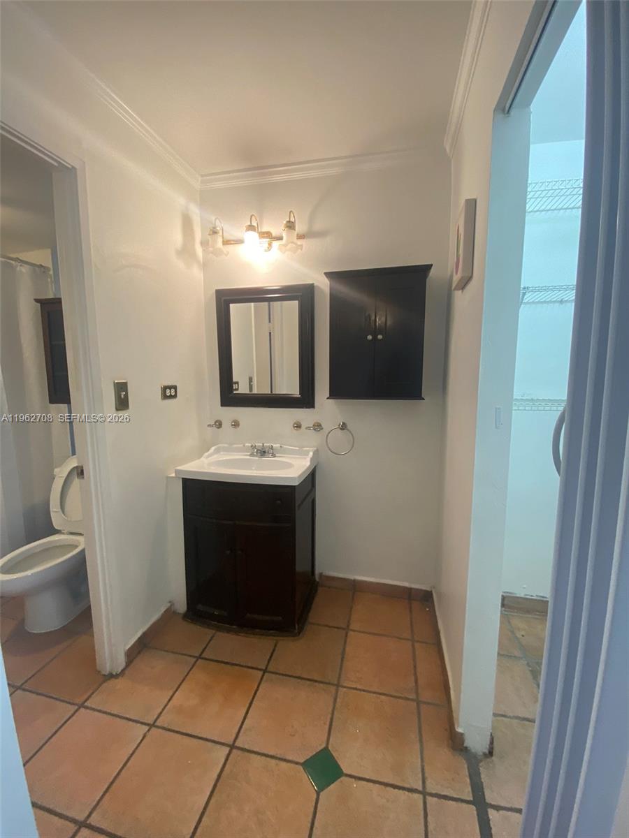 7135 COLLINS AVE # 811