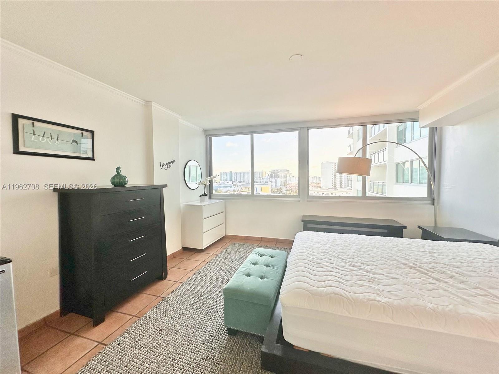 7135 COLLINS AVE # 811