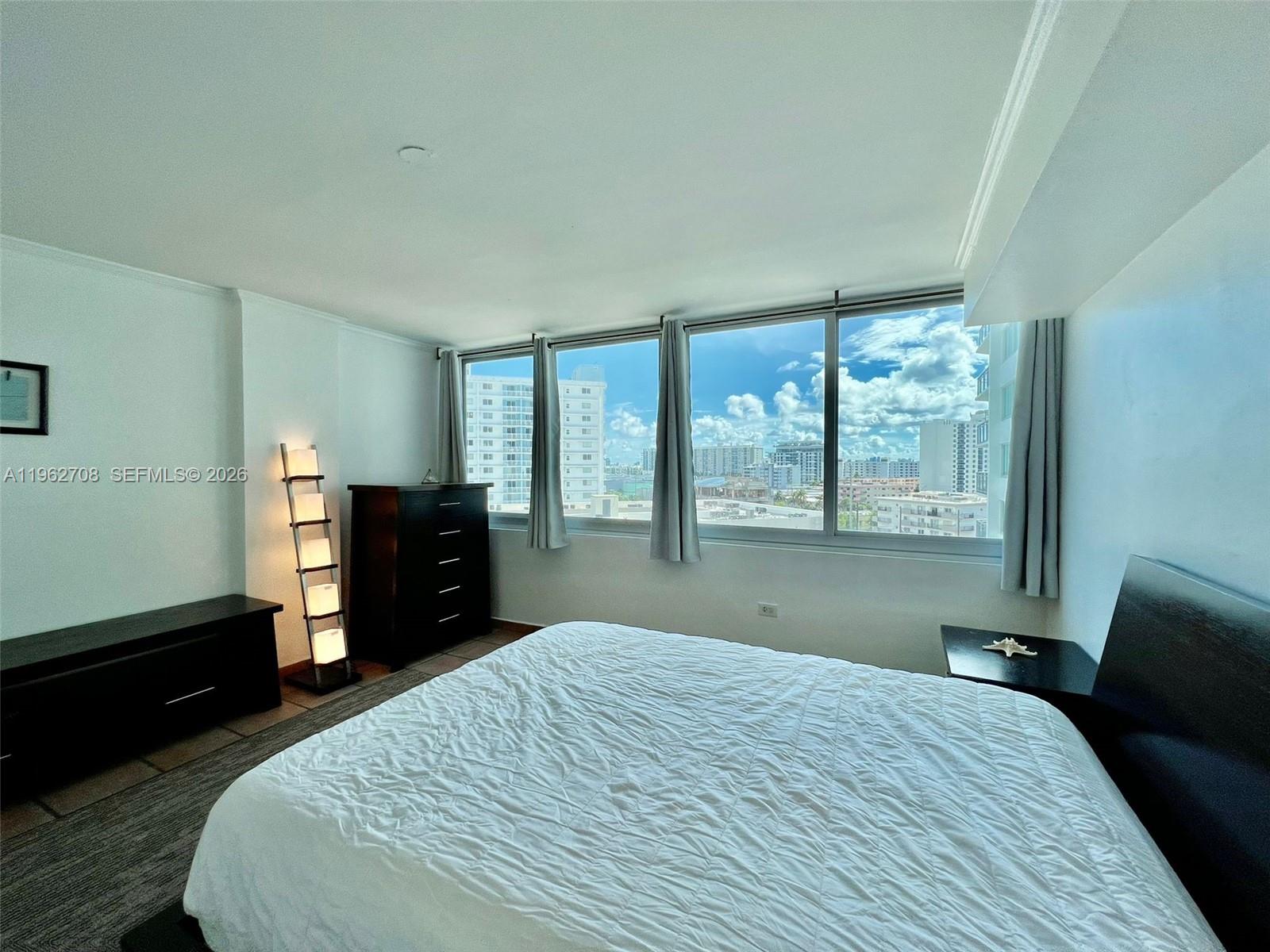 7135 COLLINS AVE # 811