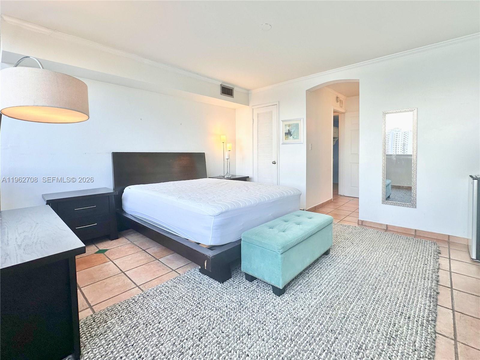 7135 COLLINS AVE # 811