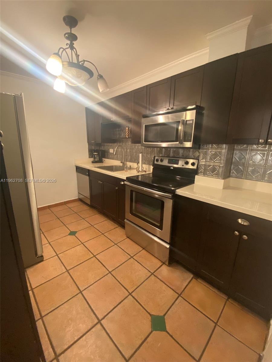 7135 COLLINS AVE # 811