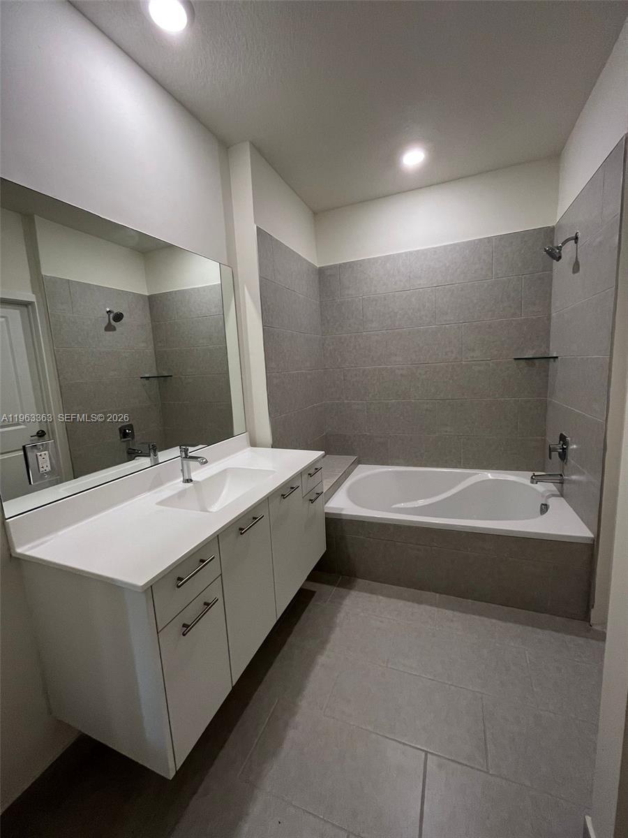 8167 NW 41st St # 402 Unit: E-402