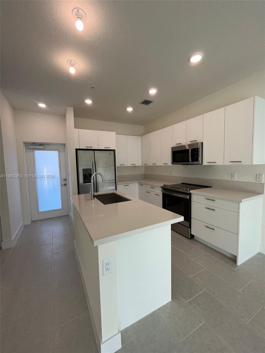 8167 NW 41st St # 402 Unit: E-402