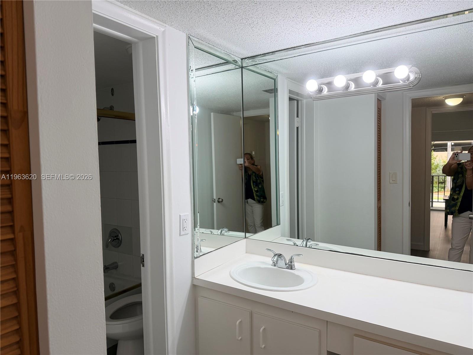 9229 SW 87th Ave # D7