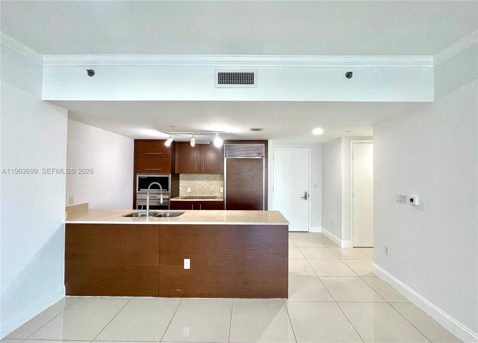 465 BRICKELL AVE # 1106