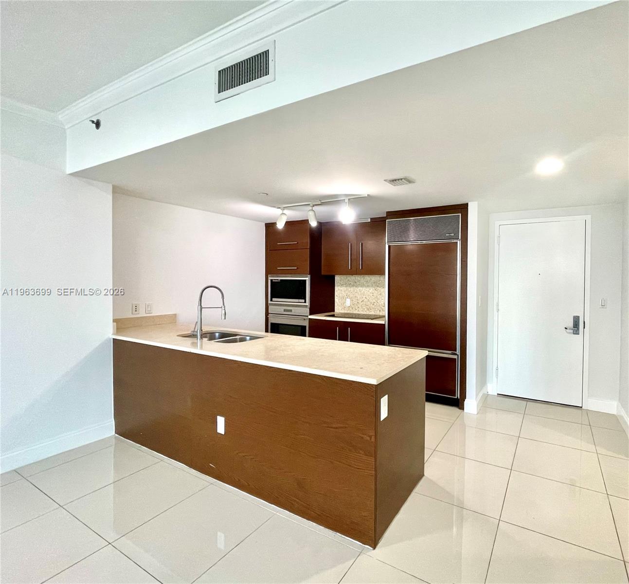 465 BRICKELL AVE # 1106