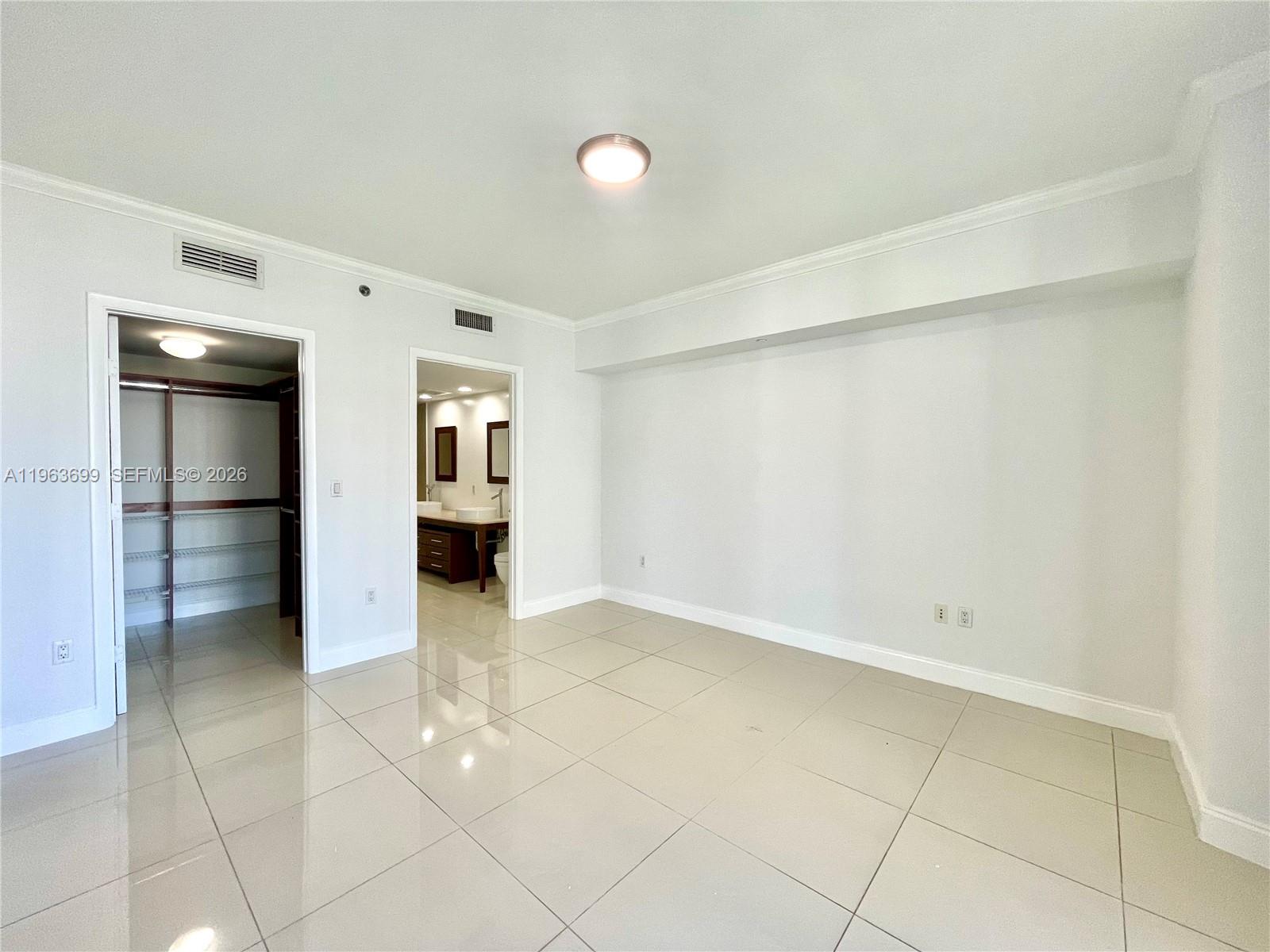 465 BRICKELL AVE # 1106