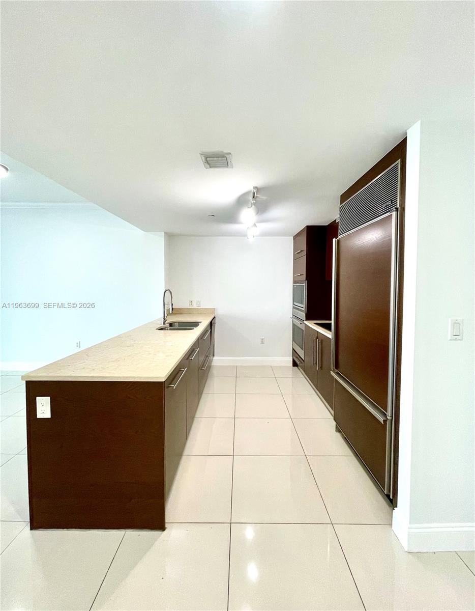 465 BRICKELL AVE # 1106