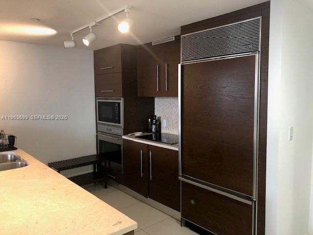 465 BRICKELL AVE # 1106