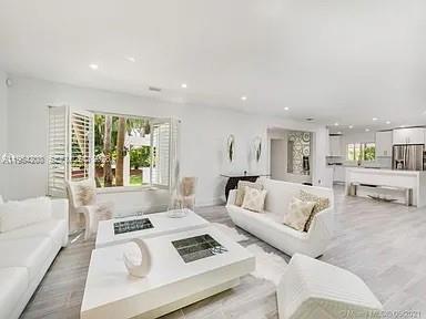 10 Prospect Dr