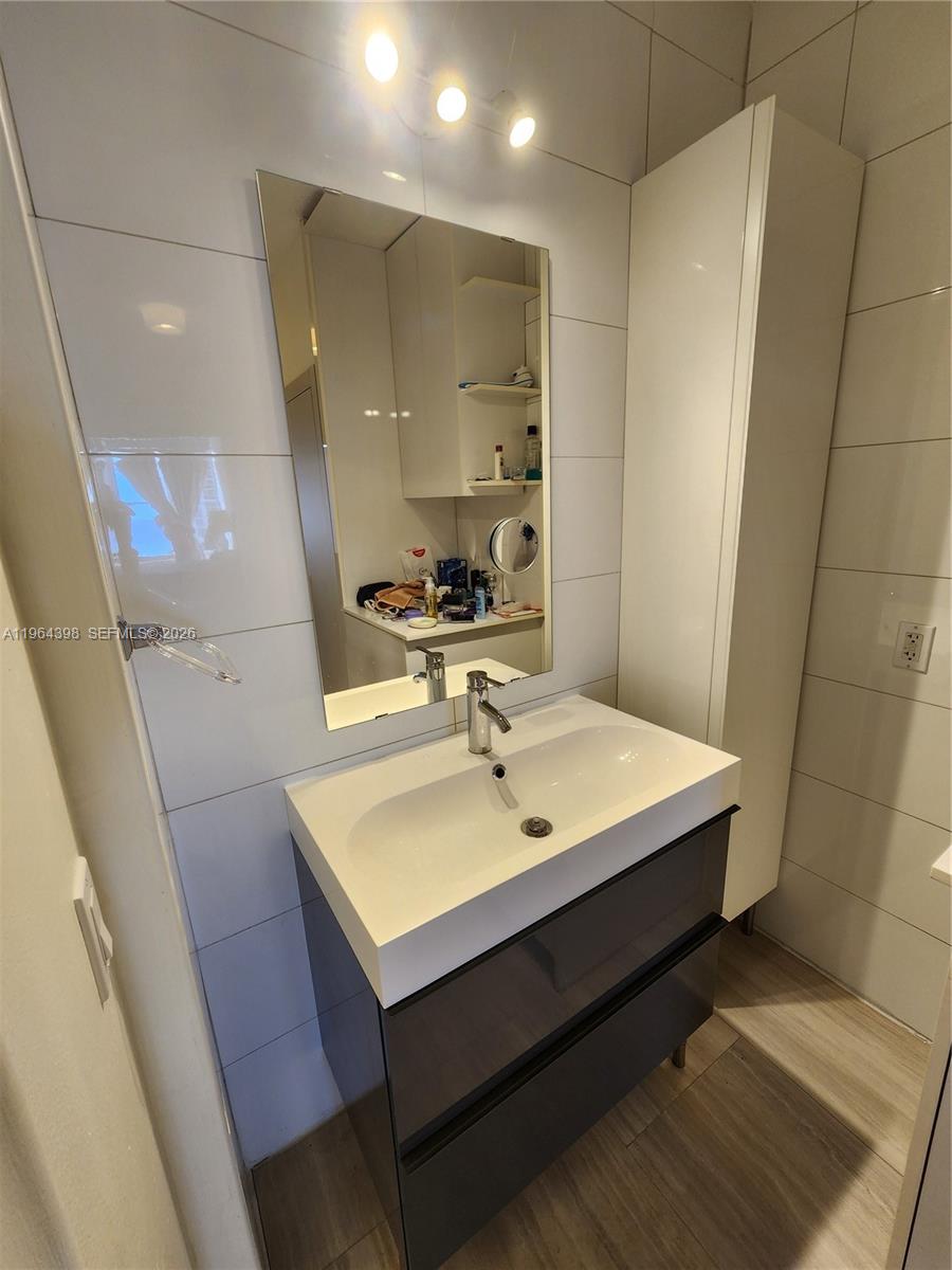 1825 S Ocean Dr # 9 Unit: PH 9