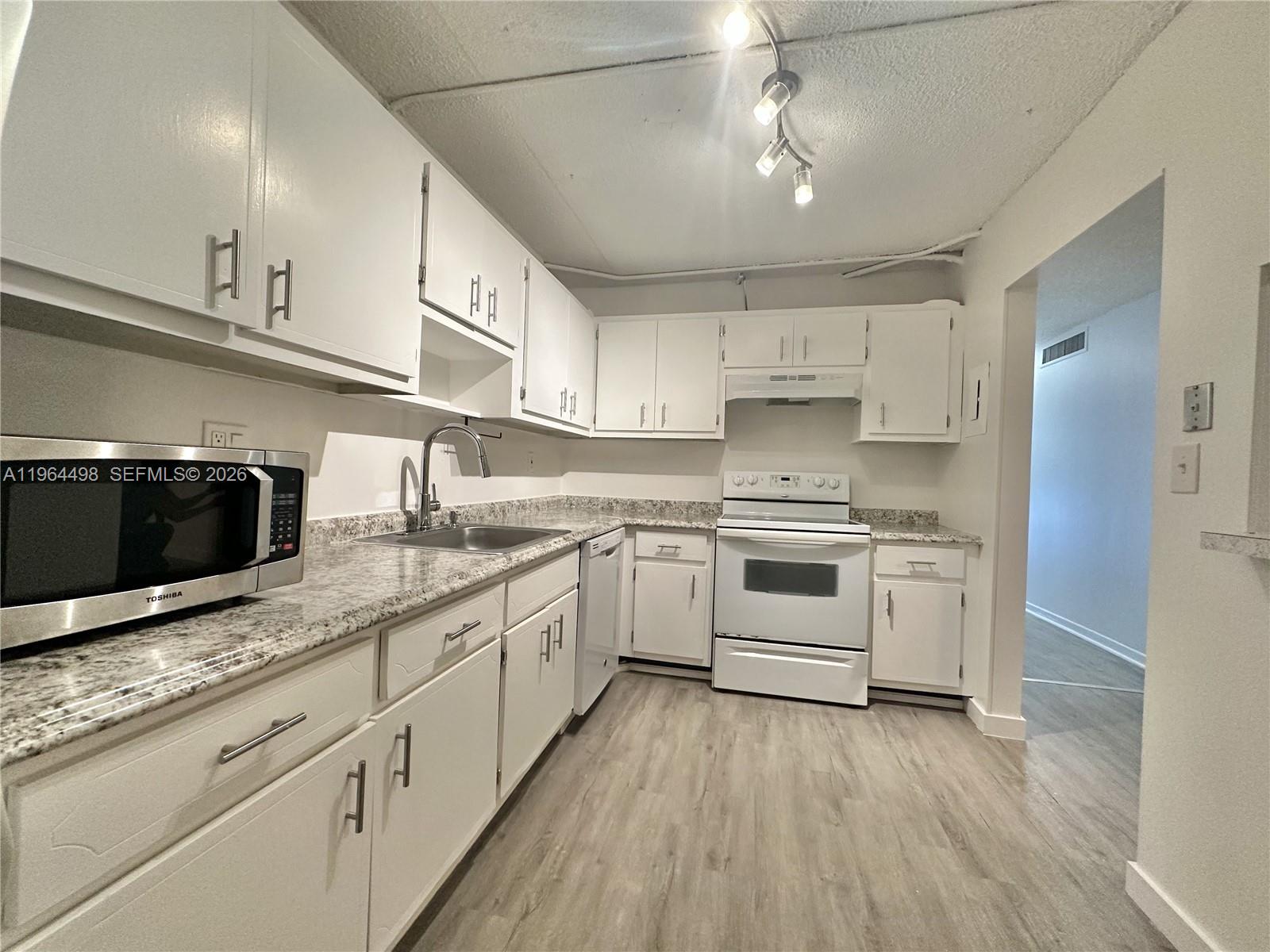 1470 NE 125th Ter # 210